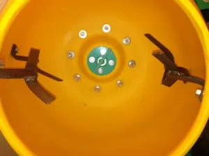 Plasttrummans insida på Imer Rollbeta Betongblandare.